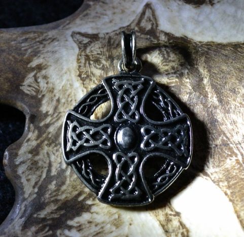 CELTIC CROSS, POSTŘÍBŘENÝ OBOUSTRANNÝ AMULET