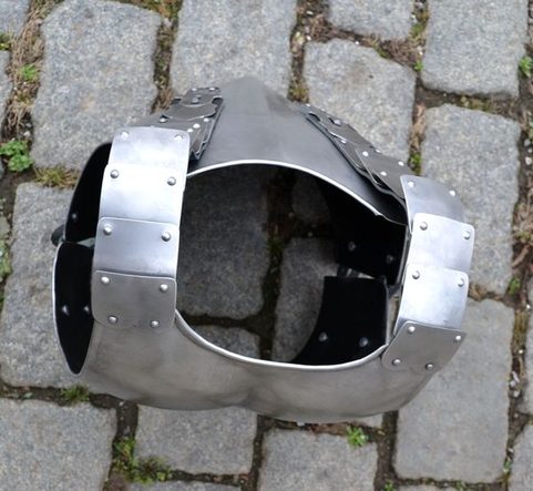 KYRYS, PŘEDEK I ZÁDA, 17. STOLETÍ