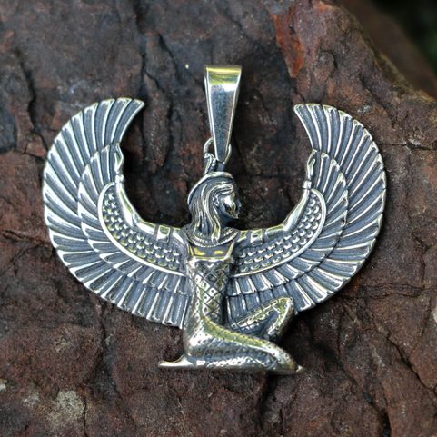 OKŘÍDLENÁ ISIS, EGYPTSKÁ BOHYNĚ, STŘÍBRNÝ PŘÍVĚSEK, AG 925