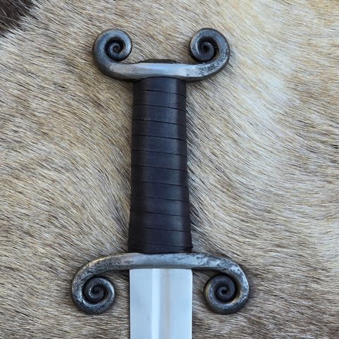 ANTROPOMORFNÍ MEČ, KELT