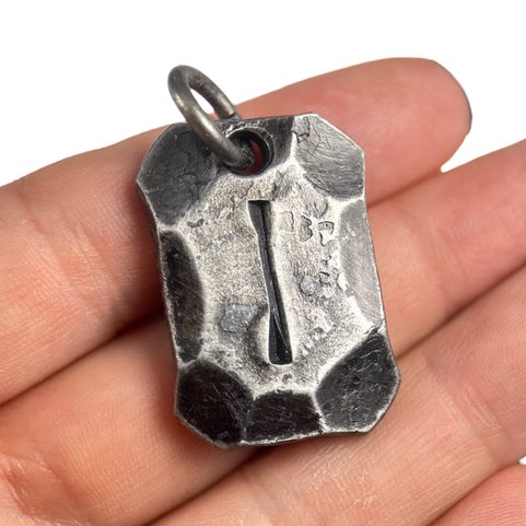 ISA, KOVANÁ RUNA, AMULET