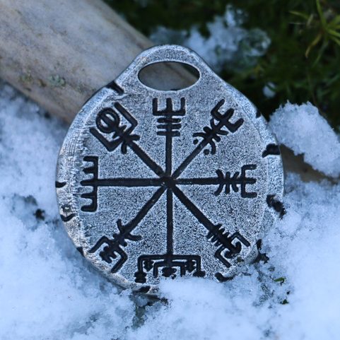VEGVISÍR AMULET NA KRK, ZINEK
