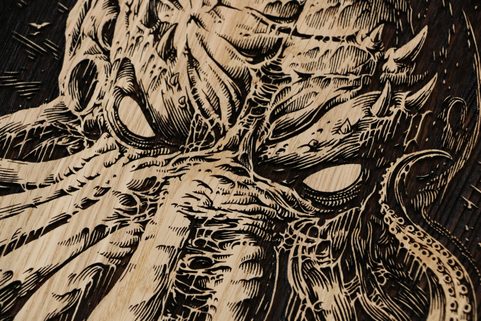 CTHULHU NÁSTĚNNÁ DEKORACE, DŘEVO 32X46CM