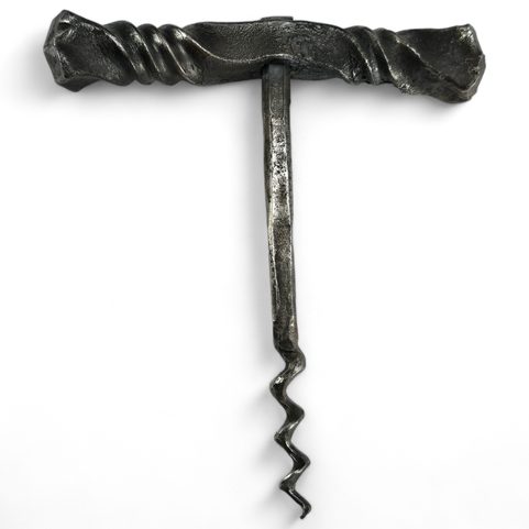 KOVANÁ VÝVRTKA NA VÍNO