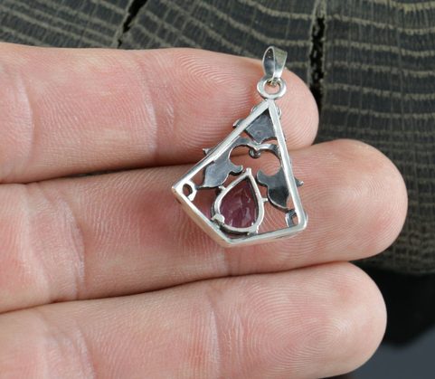 ZEPHYRA, STŘÍBRNÝ PŘÍVĚSEK S AMETYSTEM, AG 925