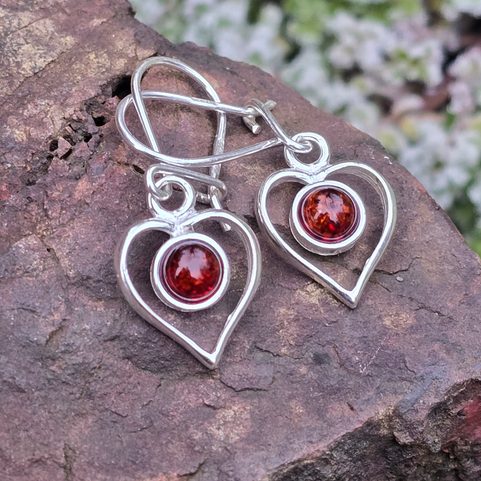 SRDCE, STŘÍBRNÉ NÁUŠNICE, JANTAR, AG 925