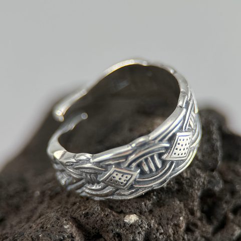 VIKINSKÝ STŘÍBRNÝ PRSTEN NASTAVITELNÝ, BORRE STYL, AG 925