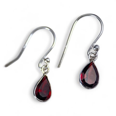 RUTH, STŘÍBRNÉ NÁUŠNICE, GRANÁT, AG 925/1000