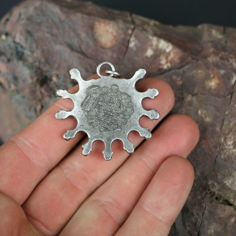 DEVANA, SLOVANSKÝ SLUNEČNÍ AMULET, ZINEK STAROSTŘÍBRO