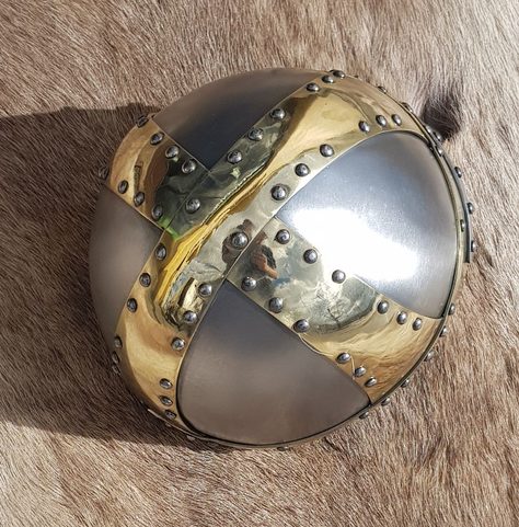 ŽEBROVÁ PŘILBA, REPRODUKCE V.-VI. STOLETÍ