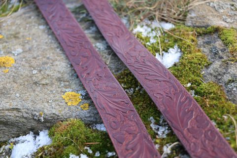 QUERCUS, KOŽENÝ OPASEK S DUBOVÝM DEKOREM HNĚDÝ, BRONZ