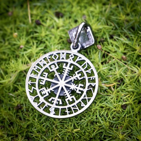 VEGVISIR - KOMPAS, ISLANDSKÁ RUNA, STŘÍBRNÝ PŘÍVĚSEK S AKVAMARINEM, AG 925