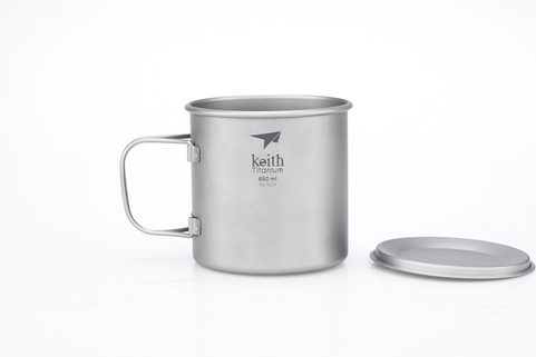 TITANOVÝ HRNEK S POKLIČKOU 650 ML KEITH