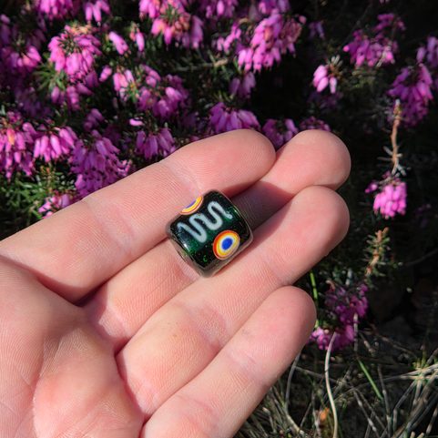 VINUTÁ PERLE, SKLENĚNÝ KORÁLEK