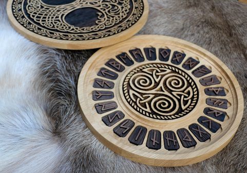 YGGDRASIL - SADA RUN FUTHARK A DÁRKOVÁ KAZETA