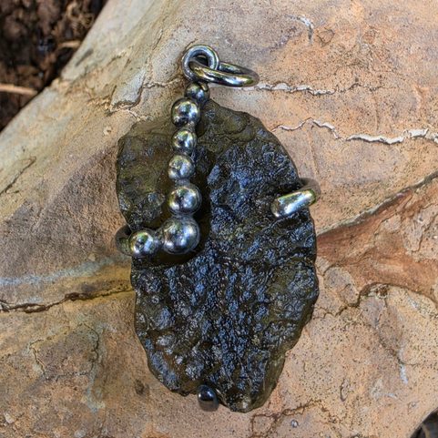 SILVER PENDANT WITH MOLDAVITE, AG 925