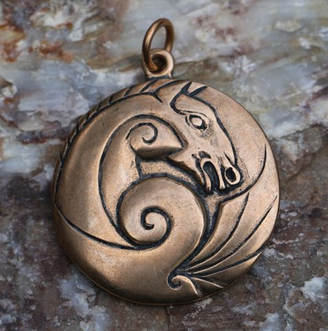 KELTSKÝ KŮŇ AMULET BRONZ