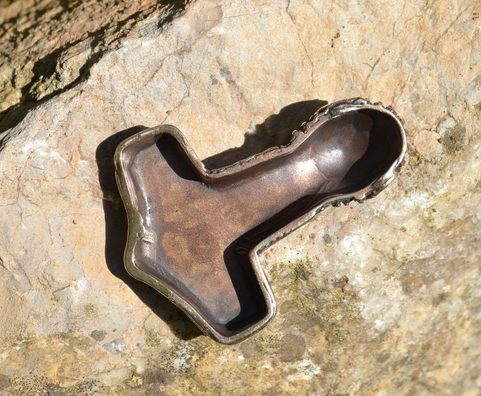 THOROVO KLADIVO, ÖLAND, ŠVÉDSKO, BRONZ