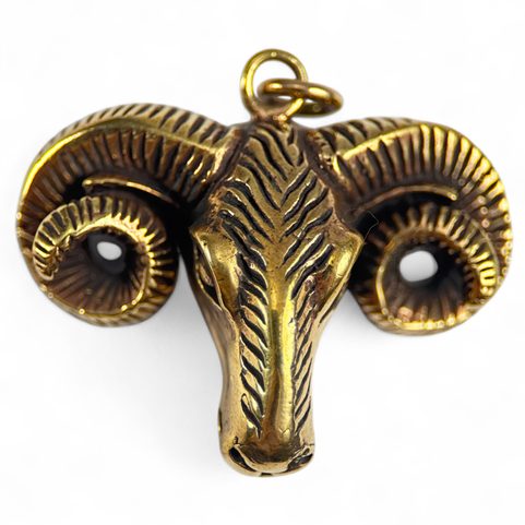BERAN, HLAVA, BRONZOVÝ AMULET