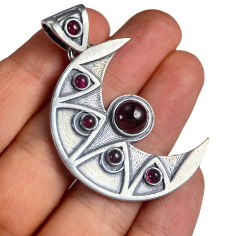 LUNA - STŘÍBRNÝ PŘÍVĚSEK S GRANÁTEM, AG 925 11G