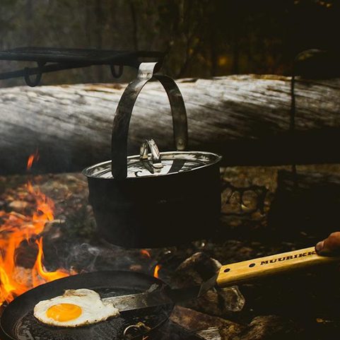 KOTLÍK CAMPFIRE COOKING POT WITH LID 2.3 L MUURIKKA, FINSKO