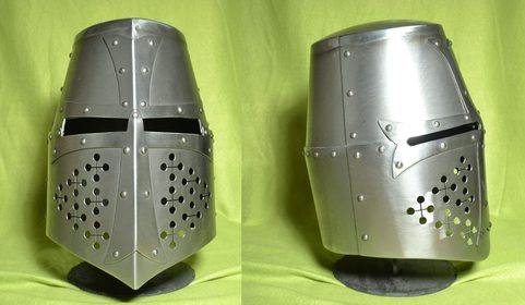 KBELCOVÁ PŘILBA S KŘÍŽI