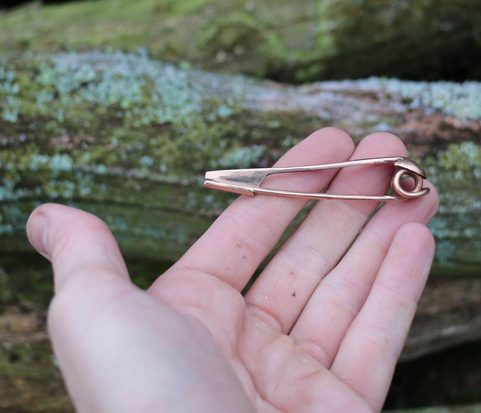 KELTSKÁ FIBULA, LATÉN, BRONZ