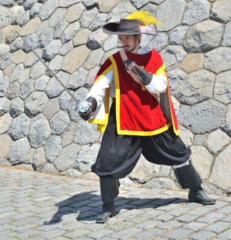 DUMASŮV MUŠKETÝR - PŮJČOVNA KOSTÝMŮ