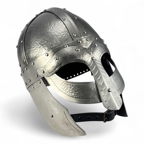 STEFNIR, VIKINGSKÁ HELMA S LÍCNICEMI