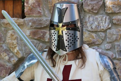 VELMISTR TEMPLÁŘ, KOSTÝM - PŮJČOVNA KOSTÝMŮ