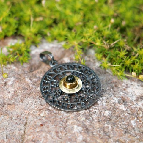 VEGVISIR - KOMPAS, ISLANDSKÁ RUNA, STŘÍBRNÝ PŘÍVĚSEK S VLTAVÍNEM, AG 925