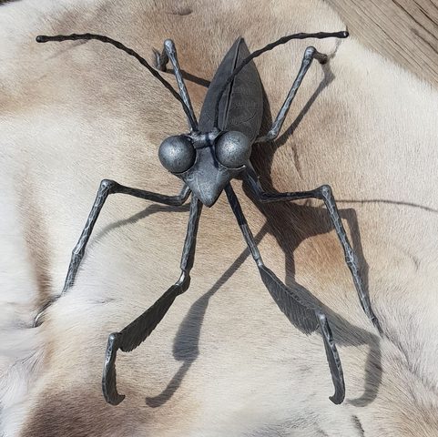 KUDLANKA NÁBOŽNÁ, KOVANÁ PLASTIKA