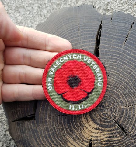 DEN VÁLEČNÝCH VETERÁNŮ, NÁŠIVKA
