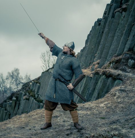 KROUŽKOVÁ KOŠILE, NÝTOVANÁ KROUŽKOVÁ ZBROJ, 8 MM, KRÁTKÝ RUKÁV, HRUDNÍK 150 CM