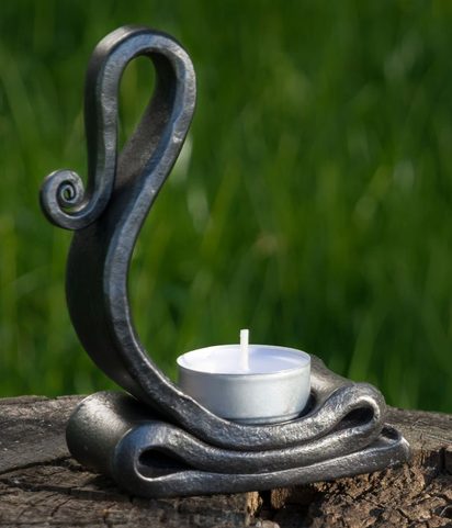 KOVANÝ SVÍCEN NA ČAJOVOU SVÍČKU