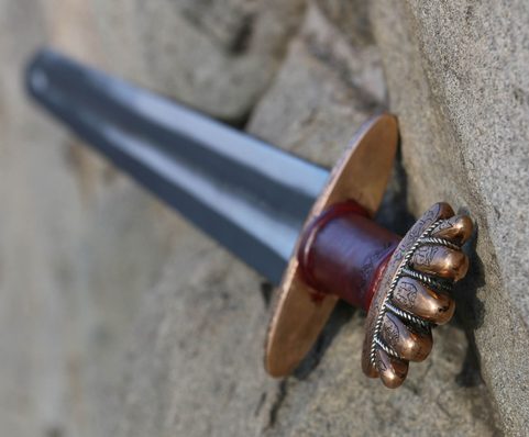 RUNAR, ZDOBENÝ VIKINSKÝ MEČ, PETERSEN TYP O, BRONZ, STŘÍBRO 925