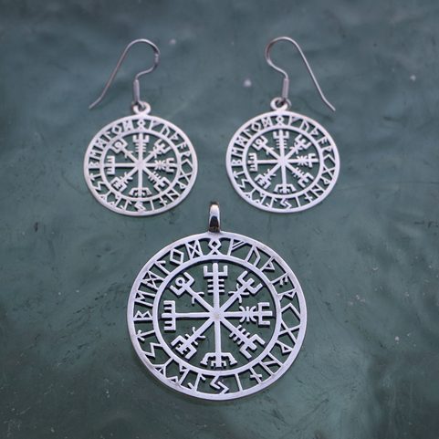 VEGVÍSIR - ISLANDSKÁ RUNA, STŘÍBRNÉ NÁUŠNICE, AG 925