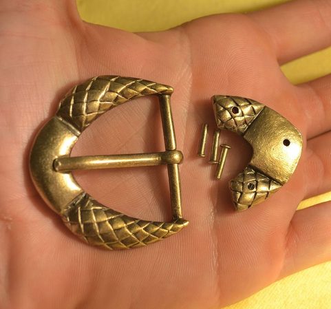 HADÍ KŮŽE - OPASKOVÉ NÁKONČÍ A PŘEZKA, STAROMOSAZ