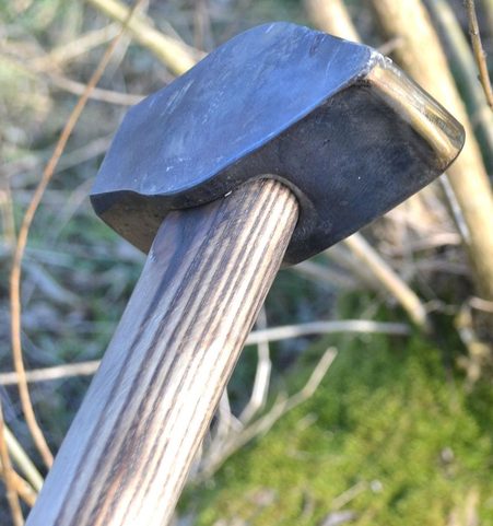 KOVÁŘSKÉ KLADIVO, MODEL HOLI 4