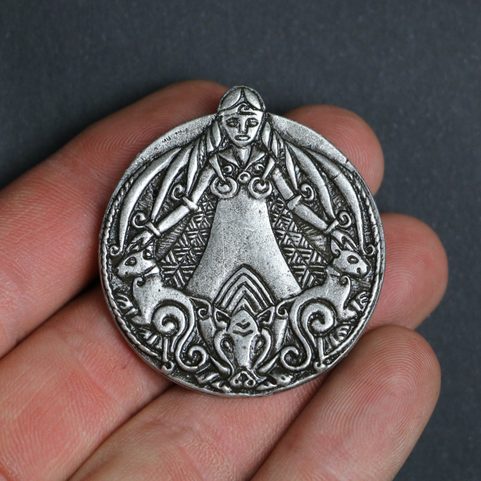 FREYA VIKINSKÁ BOHYNĚ, AMULET, ZINEK STAROSTŘÍBRO