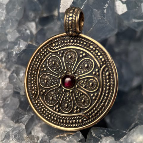 VESNA, SLOVANSKÝ ŠPERK, BRONZ GRANÁT