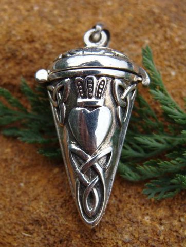 CLADDAGH, OTEVÍRACÍ DÓZIČKA, TALISMAN, AG 925