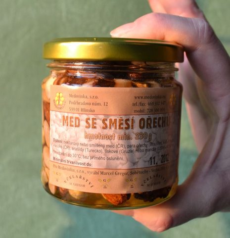 MED SE SMĚSÍ OŘECHŮ, 200 ML, 230 G