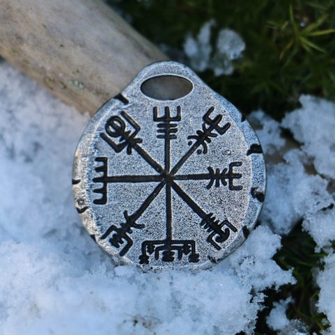VEGVISÍR AMULET NA KRK, ZINEK
