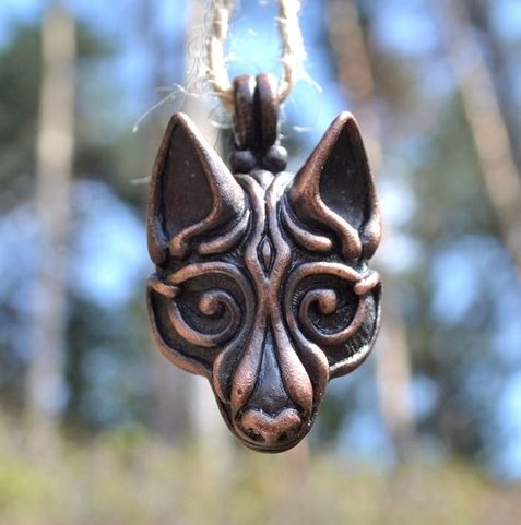 VLK FENRIR, VIKINSKÝ VÝTVARNÝ STYL, AMULET, CÍN, POMĚDĚNO