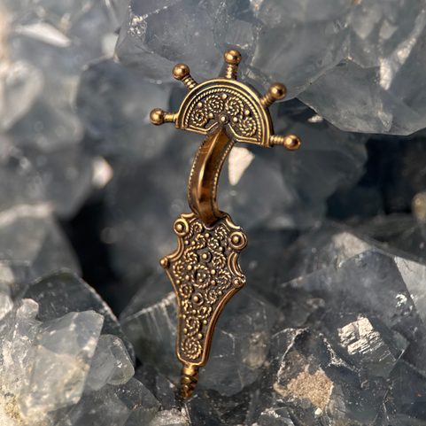 FIBULA - SLOVANSKÝ PŘÍVĚŠEK, ODLÉVANÝ GRANULOVANÝ A FILIGRÁNOVÝ ŠPERK, BRONZ