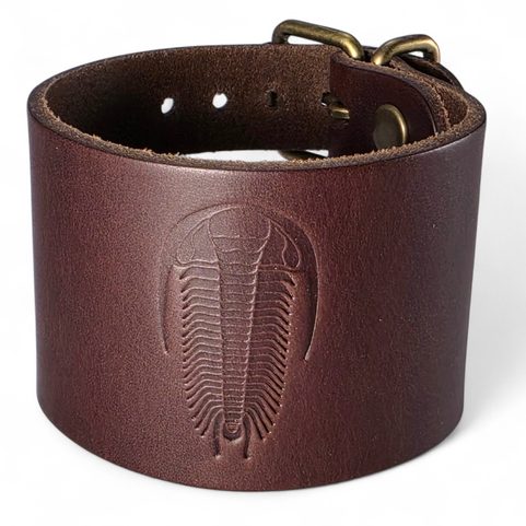 KOŽENÝ NÁRAMEK S TRILOBITEM