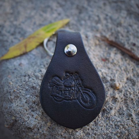 MOTORKA, KLÍČENKA, KŮŽE