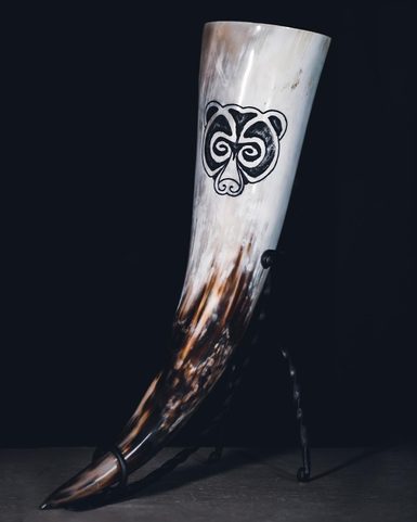 URSUS, MEDVĚD, ROH NA PITÍ