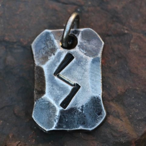 SOWULO, KOVANÁ RUNA, AMULET